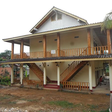 Vongmany Guesthouse Nong Khiaw Екстер'єр фото