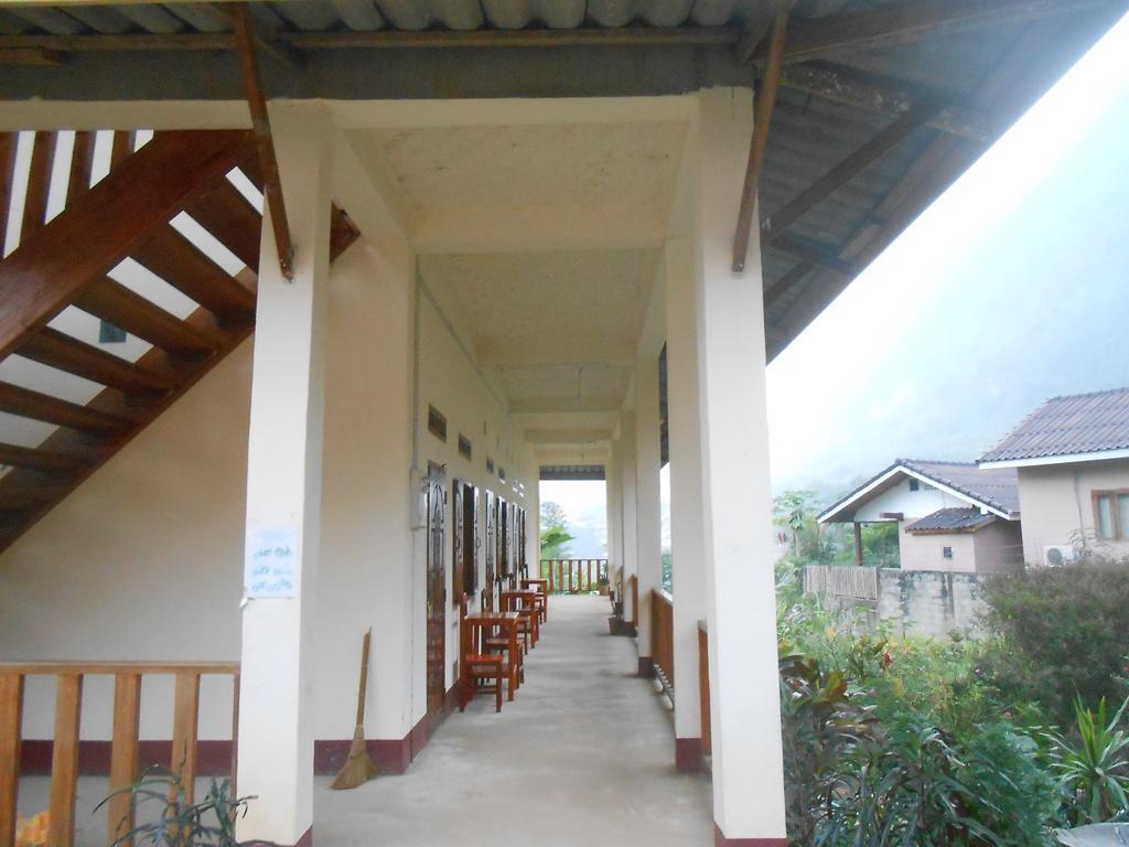 Vongmany Guesthouse Nong Khiaw Екстер'єр фото